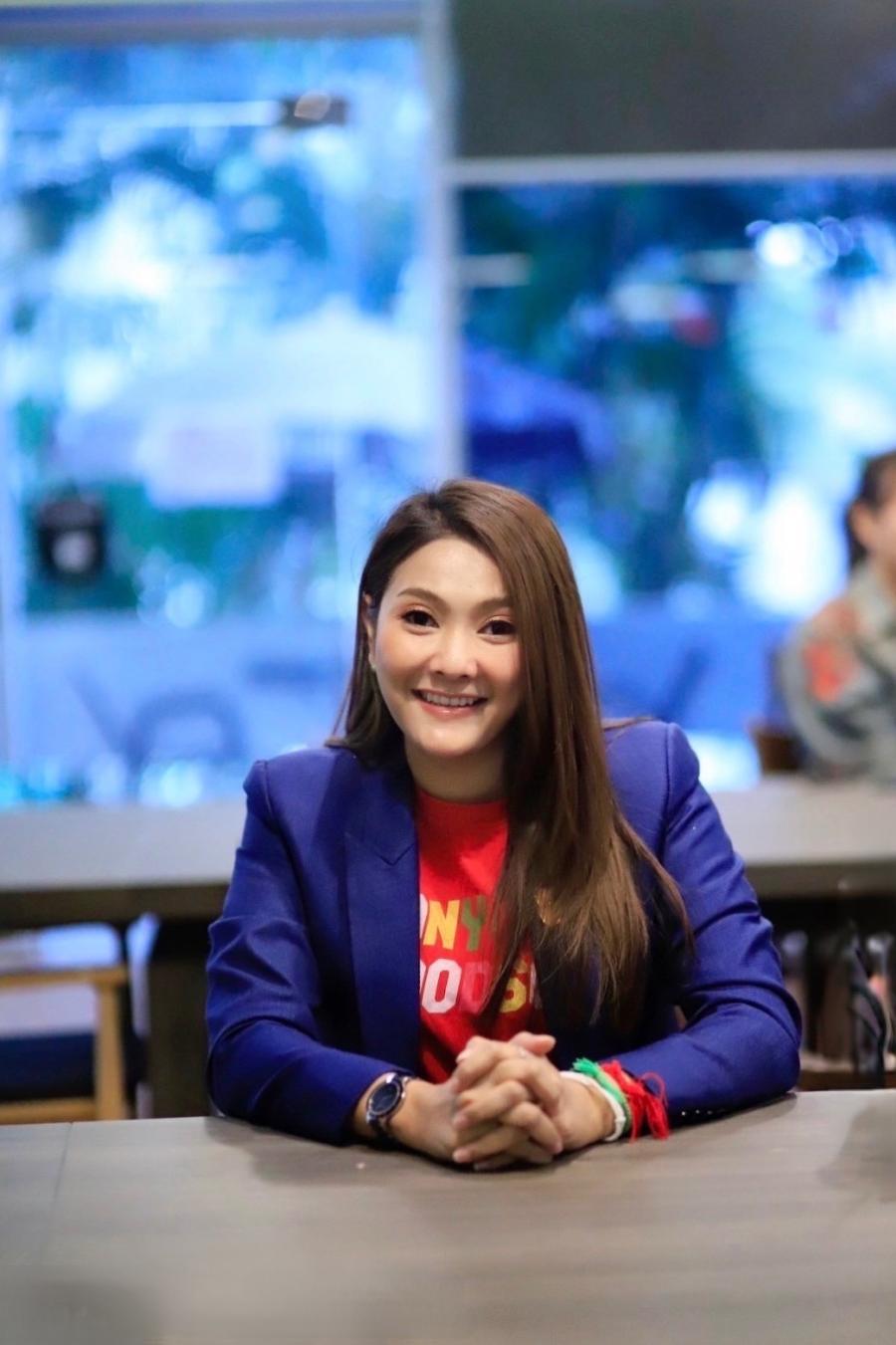 ธรรมนัส  ตั้งอดีตผู้ปนะกาศสาวนั่งเก้าอี้โฆษกกระทรวงเกษตรฯ(ฝ่ายการเมือง)