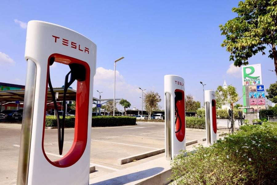 โรบินสันไลฟ์สไตล์ ในเครือเซ็นทรัล รีเทล ผนึก Tesla เปิดตัว Supercharger นำร่องพื้นที่ภาคเหนือ  ชูคอนเซ็ปต์ A Lifestyle Community for All Living ตั้งเป้าเป็นกรีนฮับ คอมมูนิตี้ขับเคลื่อนความยั่งยืนสู่ชุมชน   