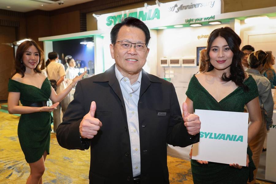 ตลาดหลอดไฟ 2 หมื่นล้าน ระอุรอบใหม่ แบรนด์ใหญ่ ซีลวาเนีย ฉลอง 30 ปี ประกาศทวงบัลลังก์ เปิดสวิตช์รุกตลาดทุกกลุ่มผลิตภัณฑ์ ส่งทีมขายเจาะร้านค้าทั่วประเทศ วางเป้าปี 67 โตก้าวกระโดด 20% ตลาดหลอดไฟ 2 หมื่นล้าน ระอุรอบใหม่ แบรนด์ใหญ่ ซีลวาเนีย ฉลอง 30 ปี ประกาศทวงบัลลังก์ เปิดสวิตช์รุกตลาดทุกกลุ่มผลิตภัณฑ์ ส่งทีมขายเจาะร้านค้าทั่วประเทศ วางเป้าปี 67 โตก้าวกระโดด 20%