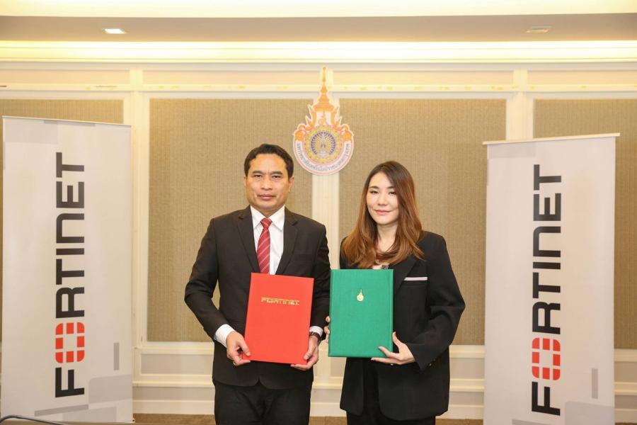 ฟอร์ติเน็ต จับมือ มหาวิทยาลัยเทคโนโลยีราชมงคลกรุงเทพ ลงนามความร่วมมือ ร่วมพัฒนา ถ่ายทอดทักษะไซเบอร์ซีเคียวริตี้สร้างกำลังพลรับมือภัยคุกคามในธุรกิจ-อุตสาหกรรม ด้วยใบรับรองระดับโลกจากฟอร์ติเน็ต นักศึกษาสามารถให้นำไปใช้สมัครงานได้ทั่วโลก ฟอร์ติเน็ต จับมือ มหาวิทยาลัยเทคโนโลยีราชมงคลกรุงเทพ ลงนามความร่วมมือ ร่วมพัฒนา ถ่ายทอดทักษะไซเบอร์ซีเคียวริตี้สร้างกำลังพลรับมือภัยคุกคามในธุรกิจ-อุตสาหกรรม ด้วยใบรับรองระดับโลกจากฟอร์ติเน็ต นักศึกษาสามารถให้นำไปใช้สมัครงานได้ทั่วโลก