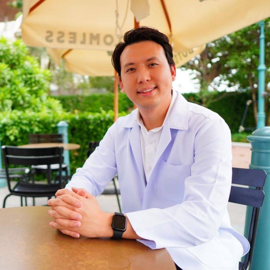  รอบรู้เรื่องโรคไทรอยด์ นพ.ศิรสิทธิ์ เลาหทัย  ศัลยแพทย์เฉพาะทางด้านการผ่าตัดส่องกล้องขั้นสูง