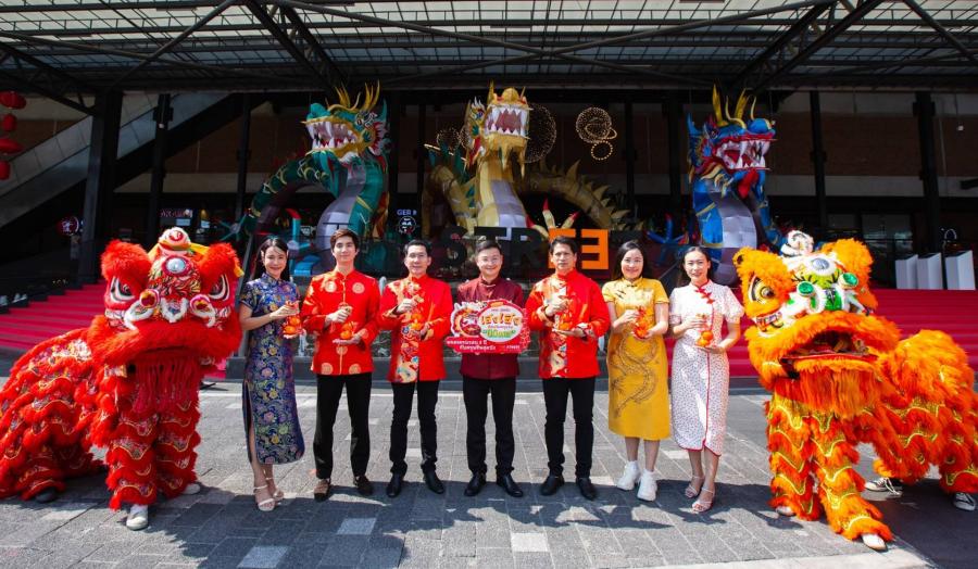 ตรุษจีนนี้ เฮงเฮง ปังปัง รับปีมังกร 2567 ผู้บริหาร “เดอะ สตรีท รัชดา” มอบส้มให้ผู้ประกอบการร้านค้าเช่า ตรุษจีนนี้ เฮงเฮง ปังปัง รับปีมังกร 2567 ผู้บริหาร “เดอะ สตรีท รัชดา” มอบส้มให้ผู้ประกอบการร้านค้าเช่า