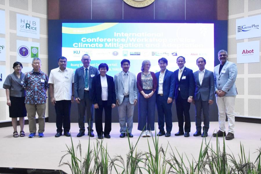 ม.เกษตรฯ ไบโอเทค สวทช. และ วช. ร่วมกับหน่วยงานพันธมิตร จัดประชุมนานาชาติเรื่องโลกร้อนกับการปรับตัวของข้าว หวังเป็นเวทีส่งเสริมความยั่งยืนการผลิตข้าวไทย ม.เกษตรฯ ไบโอเทค สวทช. และ วช. ร่วมกับหน่วยงานพันธมิตร จัดประชุมนานาชาติเรื่องโลกร้อนกับการปรับตัวของข้าว หวังเป็นเวทีส่งเสริมความยั่งยืนการผลิตข้าวไทย