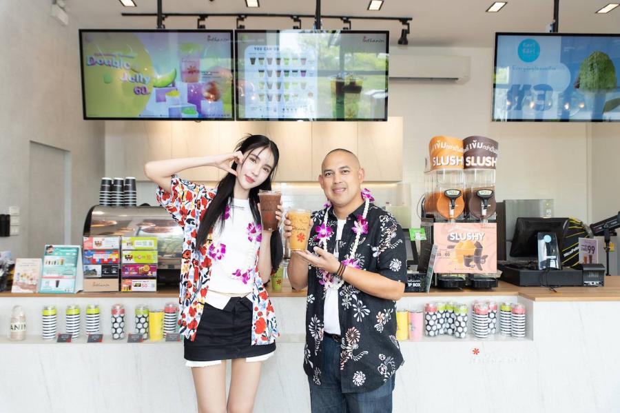 *อินทนิล* พา *โยชิ* มาทำไม? มาให้ใครๆได้รู้ว่า โกโก้ 1 บาทมีจริง สมาชิกบางจาก ยิ้มรับ 1 เม.ย นี้ ไม่มีหลอก วันเดียวเท่านั้น *อินทนิล* พา *โยชิ* มาทำไม? มาให้ใครๆได้รู้ว่า โกโก้ 1 บาทมีจริง สมาชิกบางจาก ยิ้มรับ 1 เม.ย นี้ ไม่มีหลอก วันเดียวเท่านั้น