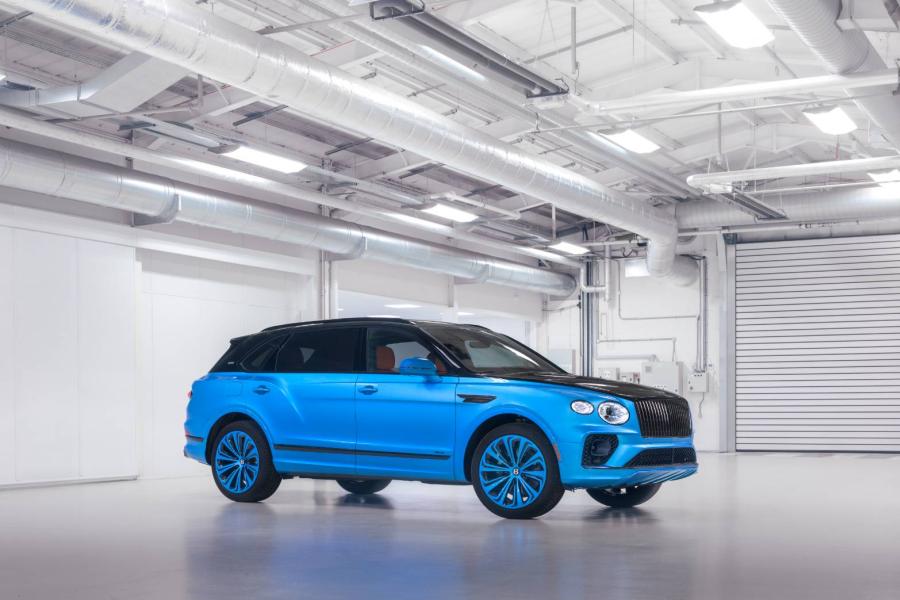 เบนท์ลีย์ มอเตอร์ส เผยโฉม BENTAYGA EWB ทูโทนคันแรก  สะท้อนความต้องการ ‘หรูแบบไม่เหมือนใคร’ ของลูกค้าเบนท์ลีย์