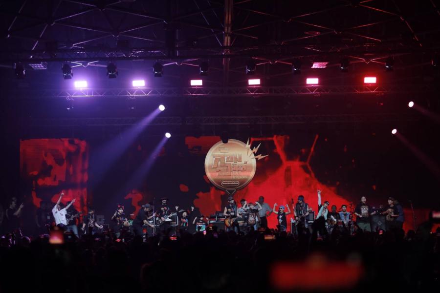 สุข สนุก สุดประทับใจ คอนเสิร์ต “ล้อมวงลา คาราบาว” จัดเต็มแขกรับเชิญพิเศษ ปู พงษ์สิทธิ์แอน อรดี ไววิทย์ ลั่น!!! ยืนหยัดส่งมอบความสุขให้แฟนเพลงต่อไป สุข สนุก สุดประทับใจ คอนเสิร์ต “ล้อมวงลา คาราบาว” จัดเต็มแขกรับเชิญพิเศษ ปู พงษ์สิทธิ์แอน อรดี ไววิทย์ ลั่น!!! ยืนหยัดส่งมอบความสุขให้แฟนเพลงต่อไป
