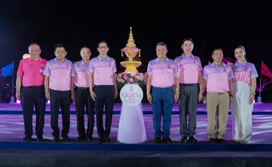  ชาวจุฬาฯ พร้อมใจสวมเสื้อสีชมพู  ร่วมงานคืนเหย้า “๑๐๗ ปี จุฬาฯ พระคุณแนบไว้นิรันดร”
