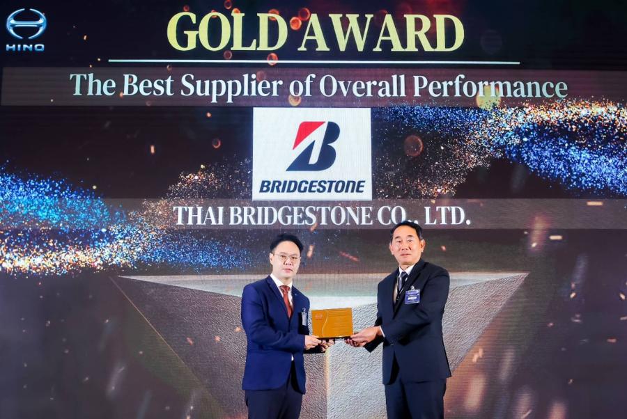 บริดจสโตนได้รับ รางวัล “ ซัพพลายเออร์ที่มีผลงานโดยรวมดีที่สุดในปี 2023 (ธุรกิจรถบรรทุก)” ในฐานะพันธมิตรที่แข็งแกร่งกับ Hino