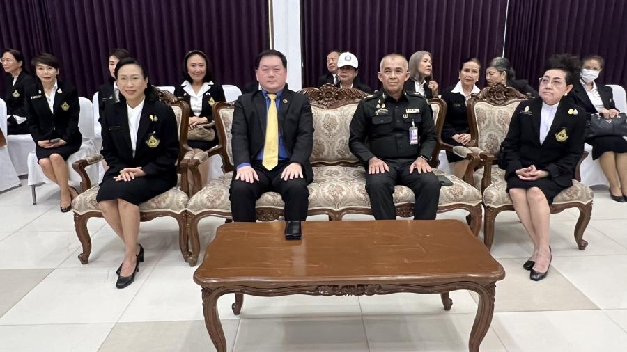 รองอธิบดีผู้พิพากษาศาลเยาวชนและครอบครัวกลางเป็นประธานในพิธีปิด โครงการสนับสนุนการแก้ไข บำบัด ฟื้นฟู เด็ก เยาวชนและครอบครัว กิจกรรม “ครอบครัวอุ่นใจได้ลูกหลานคืน” รุ่นที่ ๑ ประจำปีงบประมาณ พ.ศ. ๒๕๖๗ ณ ค่ายนวมินทราชินี กรมทหารราบที่ ๒๑ รักษาพระองค์ในสมเด็จพระบรมราชชนนีพันปีหลวง จังหวัดชลบุรี