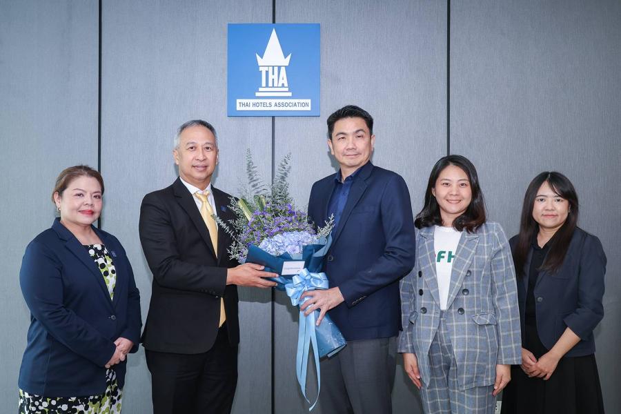 อินฟอร์มา มาร์เก็ตส์ ร่วมแสดงความยินดีกับนายเทียนประสิทธิ์ ไชยภัทรานันท์ ในการเข้ารับตำแหน่งนายกสมาคมโรงแรมไทยคนใหม่ พร้อมหารือถึงแนวทางความร่วมมือในการจัดงาน Food & Hospitality Thailand 2024 และการพัฒนาผู้ประกอบการโรงแรมไทย อินฟอร์มา มาร์เก็ตส์ ร่วมแสดงความยินดีกับนายเทียนประสิทธิ์ ไชยภัทรานันท์ ในการเข้ารับตำแหน่งนายกสมาคมโรงแรมไทยคนใหม่ พร้อมหารือถึงแนวทางความร่วมมือในการจัดงาน Food & Hospitality Thailand 2024 และการพัฒนาผู้ประกอบการโรงแรมไทย