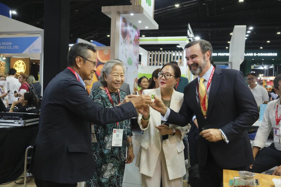 THAIFEX - Anuga Asia 2024 เผยเทรนด์ใหม่ของอุตสาหกรรมอาหารและเครื่องดื่ม พร้อมอวดโฉมสุดยอดผลิตภัณฑ์ที่ได้รับความนิยมสูงสุด THAIFEX - Anuga Asia 2024 เผยเทรนด์ใหม่ของอุตสาหกรรมอาหารและเครื่องดื่ม พร้อมอวดโฉมสุดยอดผลิตภัณฑ์ที่ได้รับความนิยมสูงสุด