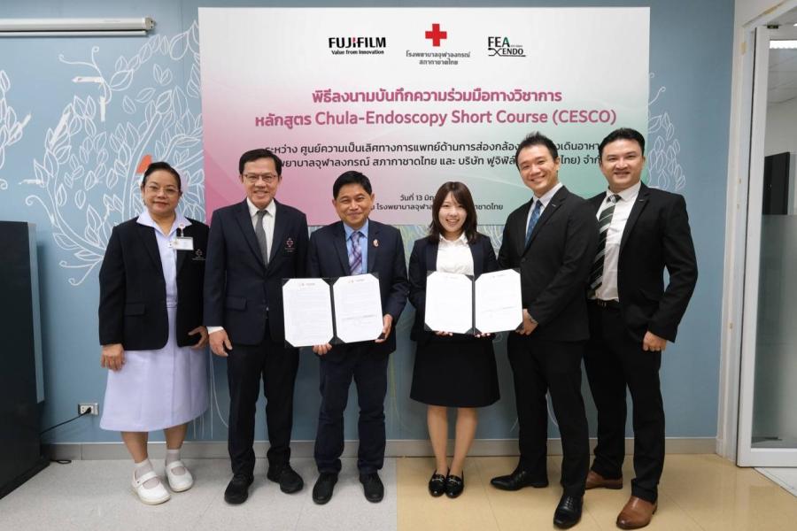 ฟูจิฟิล์ม ลงนามความร่วมมือ สนับสนุนศูนย์ความเป็นเลิศด้านการส่องกล้องทางเดินอาหาร โรงพยาบาลจุฬาลงกรณ์ จัดการประชุมเชิงปฏิบัติการ “Chula-Endoscopy Short Course (CESCO) EUS ERCP series” เพื่อพัฒนาการทำหัตถการการส่องกล้องตรวจระบบทางเดินอาหารโดยการส่องกล้องที่ติดอัลตร้าซาวด์ และการตรวจรักษาท่อทางเดินน้ำดีและตับอ่อน (EUS ERCP) ฟูจิฟิล์ม ลงนามความร่วมมือ สนับสนุนศูนย์ความเป็นเลิศด้านการส่องกล้องทางเดินอาหาร โรงพยาบาลจุฬาลงกรณ์ จัดการประชุมเชิงปฏิบัติการ “Chula-Endoscopy Short Course (CESCO) EUS ERCP series” เพื่อพัฒนาการทำหัตถการการส่องกล้องตรวจระบบทางเดินอาหารโดยการส่องกล้องที่ติดอัลตร้าซาวด์ และการตรวจรักษาท่อทางเดินน้ำดีและตับอ่อน (EUS ERCP)