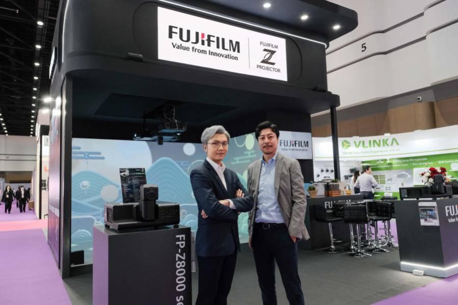 ฟูจิฟิล์ม เผยโฉมนวัตกรรมโปรเจคเตอร์ “Fujifilm FP-Z8000” ปลดปล่อยพลังแห่งภาพ เติมเต็มทุกพื้นที่ด้วยฟีเจอร์สุดล้ำเพื่อการฉายภาพขนาดใหญ่แบบ Ultra-Short Throw ในงาน Infocomm Asia 2024 (IFASIA 2024) ฟูจิฟิล์ม เผยโฉมนวัตกรรมโปรเจคเตอร์ “Fujifilm FP-Z8000” ปลดปล่อยพลังแห่งภาพ เติมเต็มทุกพื้นที่ด้วยฟีเจอร์สุดล้ำเพื่อการฉายภาพขนาดใหญ่แบบ Ultra-Short Throw ในงาน Infocomm Asia 2024 (IFASIA 2024)