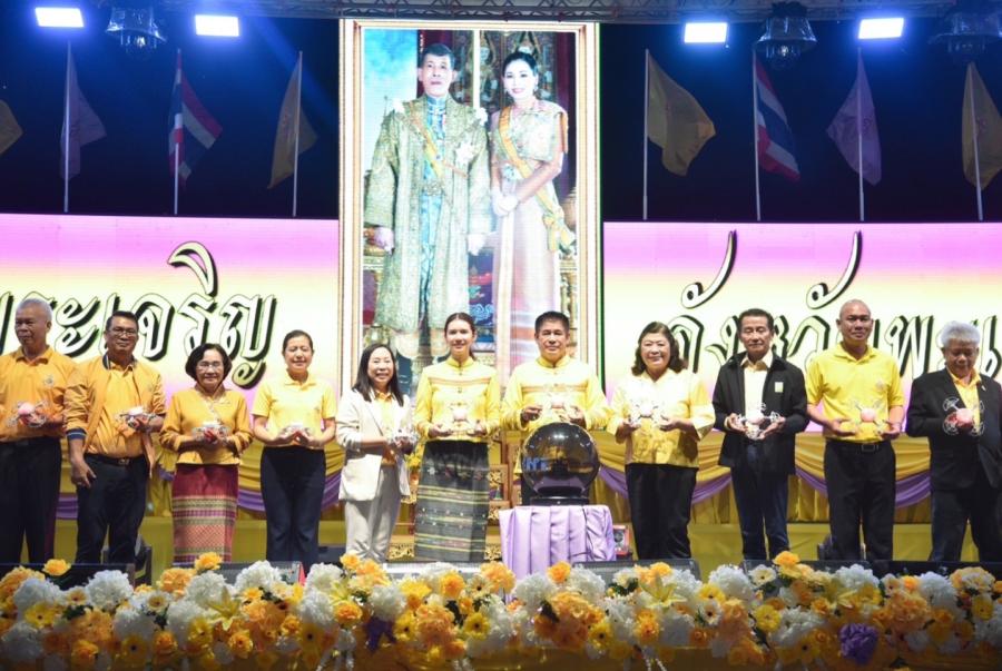 รมว.เกษตรฯ เป็นประธานเปิดงานการแสดงบินโดรนเฉลิมพระเกียรติพระบาทสมเด็จพระเจ้าอยู่หัว เนื่องในโอกาสพระราชพิธีมหามงคลเฉลิมพระชนมพรรษา 6 รอบ 28 กรกฎาคม 2567ในงานประเพณีแห่เทียนพรรษา ณ จังหวัดพะเยา รมว.เกษตรฯ เป็นประธานเปิดงานการแสดงบินโดรนเฉลิมพระเกียรติพระบาทสมเด็จพระเจ้าอยู่หัว เนื่องในโอกาสพระราชพิธีมหามงคลเฉลิมพระชนมพรรษา 6 รอบ 28 กรกฎาคม 2567ในงานประเพณีแห่เทียนพรรษา ณ จังหวัดพะเยา