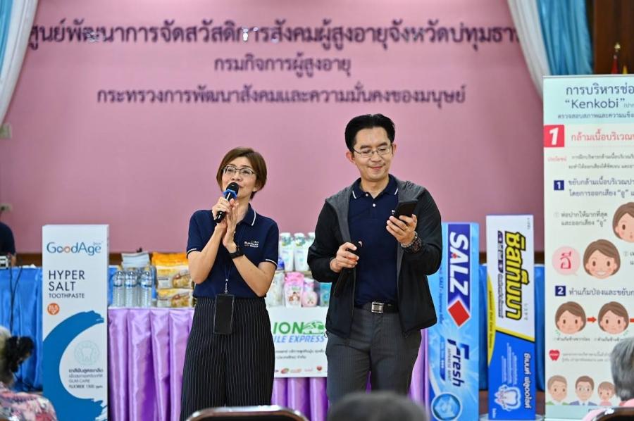 “ไลอ้อน” ส่งรถทันตกรรมเคลื่อนที่ “ไลอ้อน สไมล์ เอ็กซ์เพรส” เดินหน้ามอบรอยยิ้มที่สดใส เติมเต็มความสุขให้ผู้สูงอายุ ศูนย์พัฒนาการจัดสวัสดิการสังคมผู้สูงอายุจังหวัดปทุมธานี   