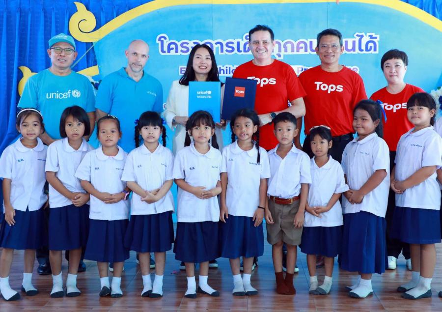 ท็อปส์ ในเครือเซ็นทรัล รีเทล จับมือยูนิเซฟ ประเทศไทย ลงนามความร่วมมือ โครงการเด็กทุกคนอ่านได้ ‘Every Child Can Read’ ยกระดับทักษะการอ่านเด็กไทย ท็อปส์ ในเครือเซ็นทรัล รีเทล จับมือยูนิเซฟ ประเทศไทย ลงนามความร่วมมือ โครงการเด็กทุกคนอ่านได้ ‘Every Child Can Read’ ยกระดับทักษะการอ่านเด็กไทย