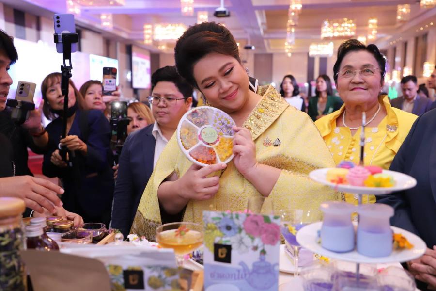 วว. โชว์โครงการพัฒนาระบบการปลูกเลี้ยงไม้ดอกไม้ประดับในระบบเกษตรปลอดภัยเพื่อการบริโภค     ในงานแถลงข่าวการจัดงาน “มหกรรมงานวิจัยแห่งชาติ 2567”