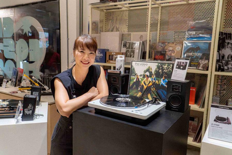 อาร์ทีบีฯ ร่วมกับ CD Cosmos เอาใจคนรักแผ่นเสียงจัดงาน ANALOG In The City – Your New Analog Experience by Audio-Technica พร้อมวางจำหน่าย AT-LP70xBT เครื่องเล่นแผ่นเสียงรุ่นใหม่ จากแบรนด์ Audio-Technicaถ อาร์ทีบีฯ ร่วมกับ CD Cosmos เอาใจคนรักแผ่นเสียงจัดงาน ANALOG In The City – Your New Analog Experience by Audio-Technica พร้อมวางจำหน่าย AT-LP70xBT เครื่องเล่นแผ่นเสียงรุ่นใหม่ จากแบรนด์ Audio-Technicaถ