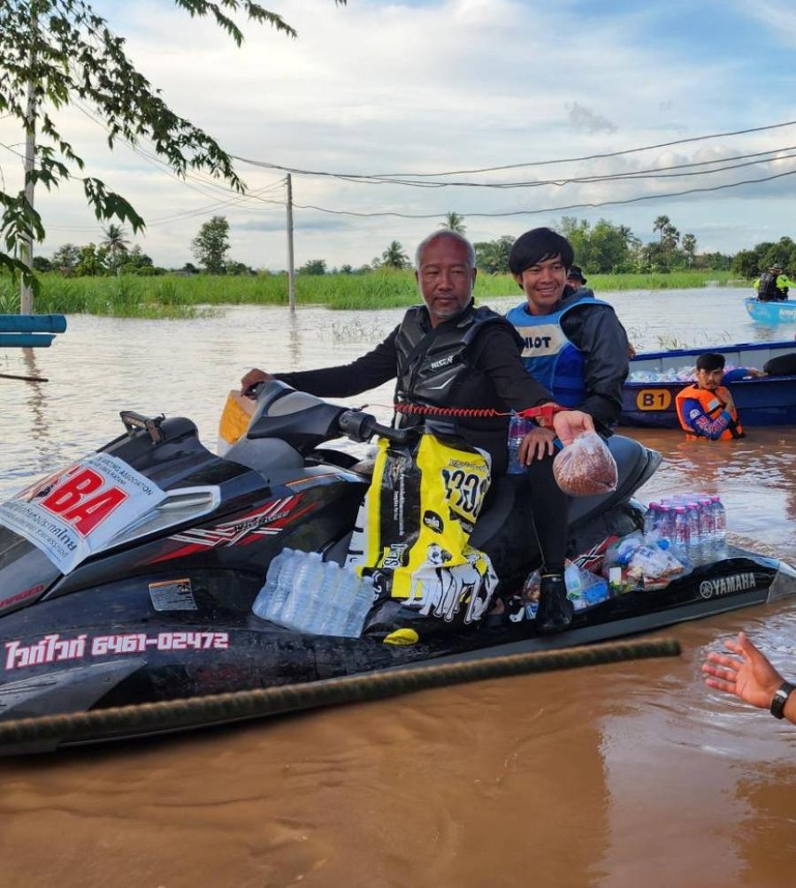 อรพรรณนำทีมถึงสุโขทัย เร่งช่วยเหลือพี่น้องชาวศรีสำโรง อ.สวรรคโลกถูกตัดขาด กษิดิศ x กัน จอมพลังนำทีมเข้าช่วยเหลือ