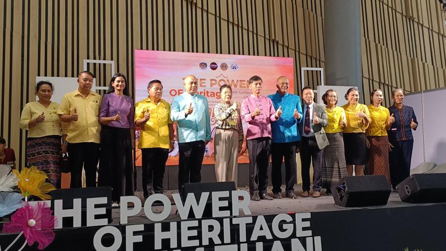 โครงการส่งเสริมตลาด สินค้าอุตสาหกรรม เกษตร และธุรกิจบริการ กิจกรรมหลัก : โครงการพัฒนาเพิ่มขีดความสามารถทางการตลาดสินค้าจังหวัดปทุมธานีสู่สากล โครงการส่งเสริมตลาด สินค้าอุตสาหกรรม เกษตร และธุรกิจบริการ กิจกรรมหลัก : โครงการพัฒนาเพิ่มขีดความสามารถทางการตลาดสินค้าจังหวัดปทุมธานีสู่สากล