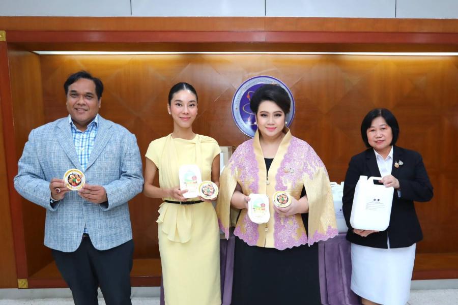 กระทรวง อว. โดย วว. มอบผลงานวิจัยช่วยเหลือพี่น้องประชาชนที่ได้รับผลกระทบจากน้ำท่วม
