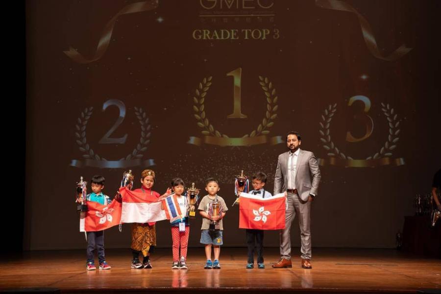 Caption... เด็กไทยสุดเจ๋ง คว้ารางวัลชนะเลิศอันดับที่ 1 จาก GMEC Global Mathematics Elite Competition 2024 ณ เขตบริหารพิเศษฮ่องกง Caption... เด็กไทยสุดเจ๋ง คว้ารางวัลชนะเลิศอันดับที่ 1 จาก GMEC Global Mathematics Elite Competition 2024 ณ เขตบริหารพิเศษฮ่องกง