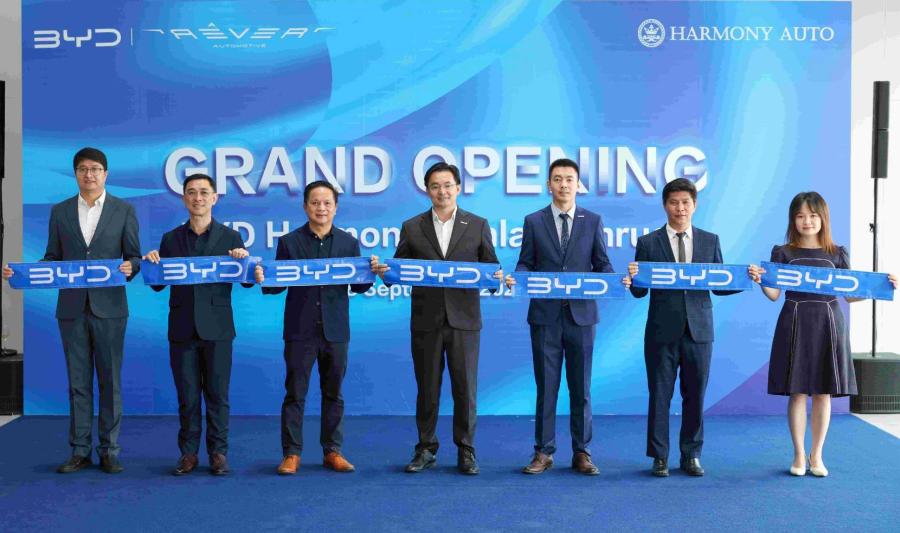 เปิดตัวสุดยิ่งใหญ่! BYD Harmony กัลปพฤกษ์ ในเครือของ ฮาร์โมนี่ ออโต้ กรุ๊ป  โชว์รูมและศูนย์บริการหลังการขาย สาขาแรกของประเทศไทย  รองรับดีมานด์รถยนต์ไฟฟ้า ตอบโจทย์ลูกค้าครบวงจร             