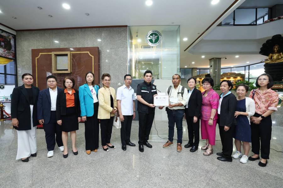 ตัวแทนชมรมกลุ่มโรคเรื้อรัง - ประชาชนกลุ่มเสี่ยง ยื่นหนังสือ กระทรวงสาธารณสุข หนุนเรียกร้อง ข้อเสนอการเสริมสร้างภูมิคุ้มกันต่อการรับรู้ข่าวสุขภาพ และโรคโควิด 19 ในกลุ่มเสี่ยง ตัวแทนชมรมกลุ่มโรคเรื้อรัง - ประชาชนกลุ่มเสี่ยง ยื่นหนังสือ กระทรวงสาธารณสุข หนุนเรียกร้อง ข้อเสนอการเสริมสร้างภูมิคุ้มกันต่อการรับรู้ข่าวสุขภาพ และโรคโควิด 19 ในกลุ่มเสี่ยง