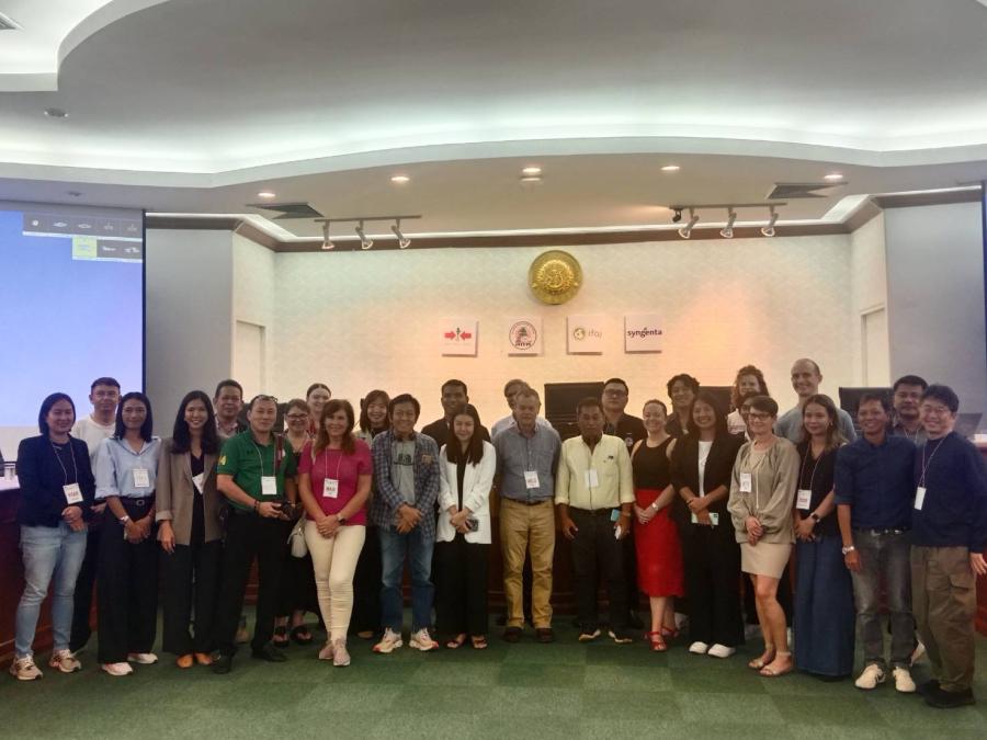 เมล็ดพันธุ์ตราศรแดงร่วมเป็นเจ้าภาพ “งานเสวนาแลกเปลี่ยนความรู้สื่อสายเกษตรไทย-นานาชาติ” เพื่อยกระดับและพัฒนาสื่อเกษตรให้อยู่คู่กับเกษตรของไทย เมล็ดพันธุ์ตราศรแดงร่วมเป็นเจ้าภาพ “งานเสวนาแลกเปลี่ยนความรู้สื่อสายเกษตรไทย-นานาชาติ” เพื่อยกระดับและพัฒนาสื่อเกษตรให้อยู่คู่กับเกษตรของไทย