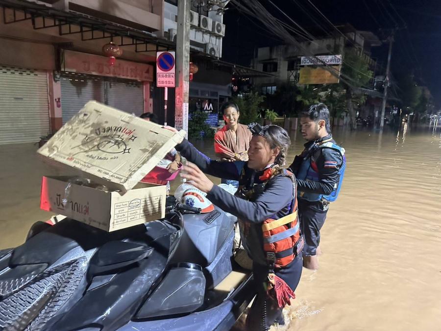 เปิ้ล-น้ำ นำทีมเจ็ตสกี เข้าช่วย จว.เชียงใหม่ ทีมขึ้นเสริมทัพต่อเนื่อง ขณะทีมใหญ่แข่งสหรัฐ “บิ๊กเปี๊ยก” สั่งการใกล้ชิด เปิ้ล-น้ำ นำทีมเจ็ตสกี เข้าช่วย จว.เชียงใหม่ ทีมขึ้นเสริมทัพต่อเนื่อง ขณะทีมใหญ่แข่งสหรัฐ “บิ๊กเปี๊ยก” สั่งการใกล้ชิด