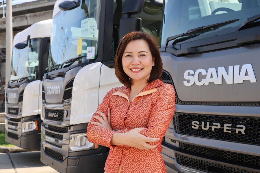 สแกนเนีย ยึดเบอร์ 1 ตลาดรถบรรทุกพรีเมียม หลังยอดขายรถ ซุปเปอร์ ยูโร 5  4 เดือน ทะลุ 120 คัน  ล่าสุดเซ็ตมาตรฐานอัตราประหยัดน้ำมันรถ ยูโร 5 ใหม่ที่ 4.8 กม. / ลิตร ด้านผู้ประกอบการเร่งออกรถ รับเทรนด์ขนส่งรักษ์สิ่งแวดล้อม หลังถูกใช้เป็นข้อพิจารณาจ้างงาน