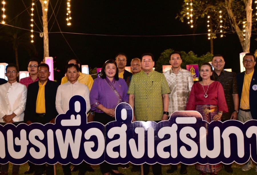รมช.พาณิชย์ เป็นประธานส่งเสริมมรดกทางวัฒนธรรม จ.สมุทรสงคราม “ประเพณีลอยกระทงกาบกล้วย” นำโดรนแปรอักษรส่งเสริมการท่องเที่ยว