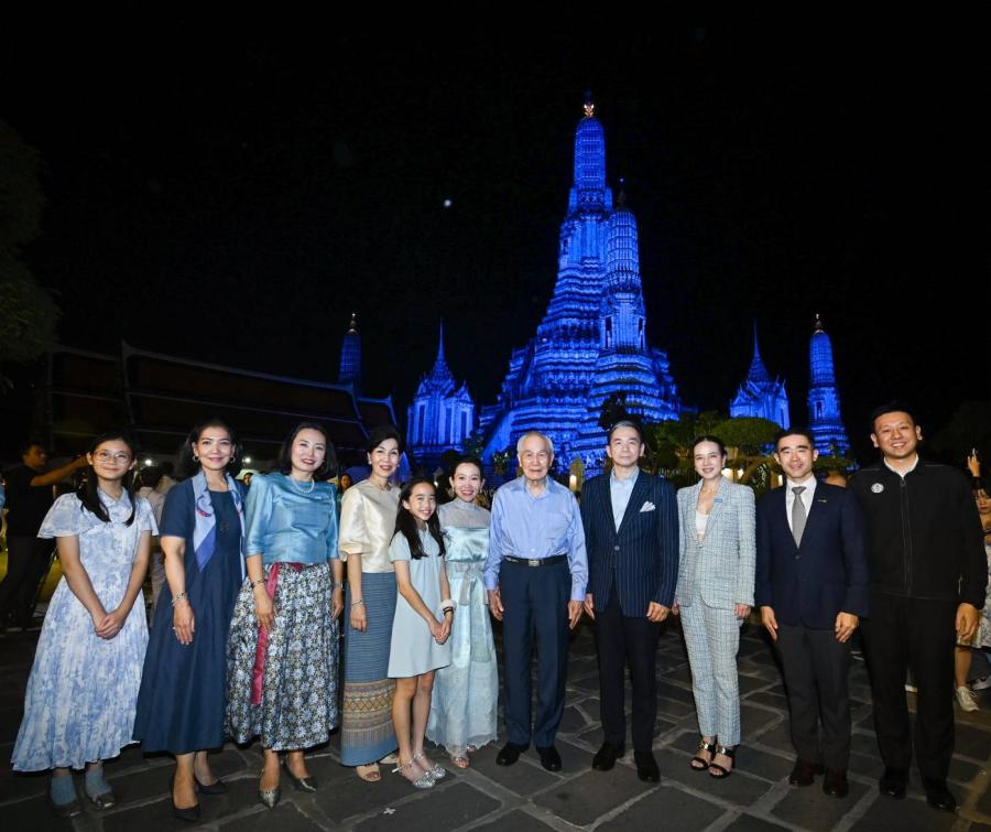 ยูนิเซฟ เนรมิตพระปรางค์วัดอรุณฯ เป็นสีฟ้า ในงาน “Turn Blue” ระลึกถึงวันเด็กสากล ย้ำจุดยืนในการสร้างสิทธิและอนาคตของเด็ก
