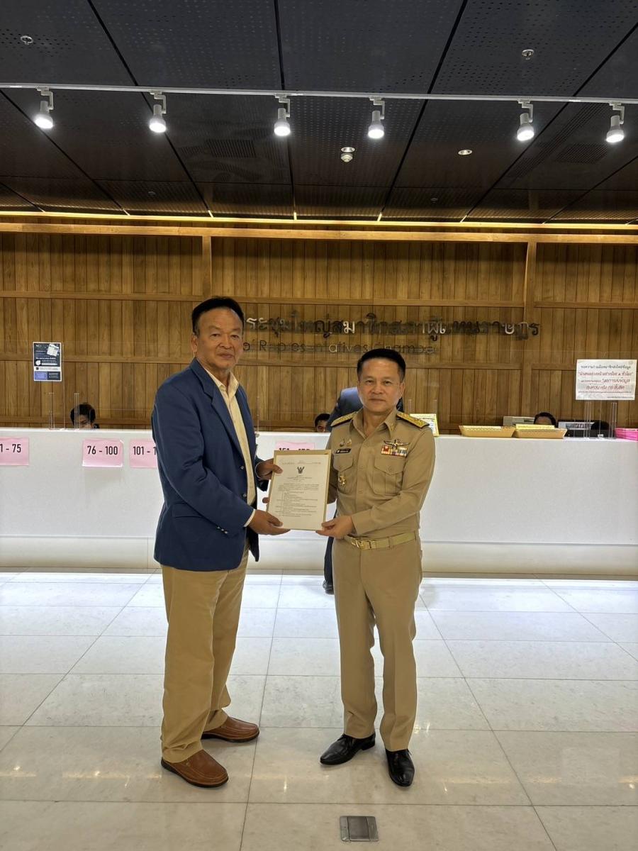 ประธาน ค.ร.อ.ท.เข้าพบเจ้าของร่าง พ.ร.บ.การศึกษาแห่งชาติ พ.ศ...พรรคเพื่อไทย ชี้แจงเหตุผลทำไมควรมีเรื่องการอาชีวศึกษาใน พ.ร.บ.การศึกษาแห่งชาติ ฉบับใหม่ ประธาน ค.ร.อ.ท.เข้าพบเจ้าของร่าง พ.ร.บ.การศึกษาแห่งชาติ พ.ศ...พรรคเพื่อไทย ชี้แจงเหตุผลทำไมควรมีเรื่องการอาชีวศึกษาใน พ.ร.บ.การศึกษาแห่งชาติ ฉบับใหม่
