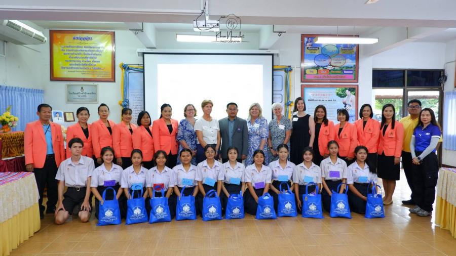 สมาคมสตรีอเมริกันแห่งประเทศไทยร่วมกับมูลนิธิ EDF จัดกิจกรรมพัฒนาทักษะภาษาอังกฤษ สมาคมสตรีอเมริกันแห่งประเทศไทยร่วมกับมูลนิธิ EDF จัดกิจกรรมพัฒนาทักษะภาษาอังกฤษ