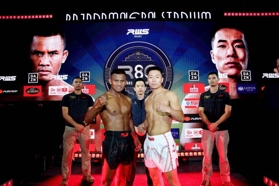 บัวขาว บัญชาเมฆ และ ขุนศึกเล็ก บูมเด็กเซียน ชั่งน้ำหนักผ่านฉลุยหวังเก็บชัยชนะในศึกมวยฉลองวันเกิดสนามมวยราชดำเนินย่างเข้าสู่ปีที่ 80 ในวันที่ 21 ธ.ค. นี้