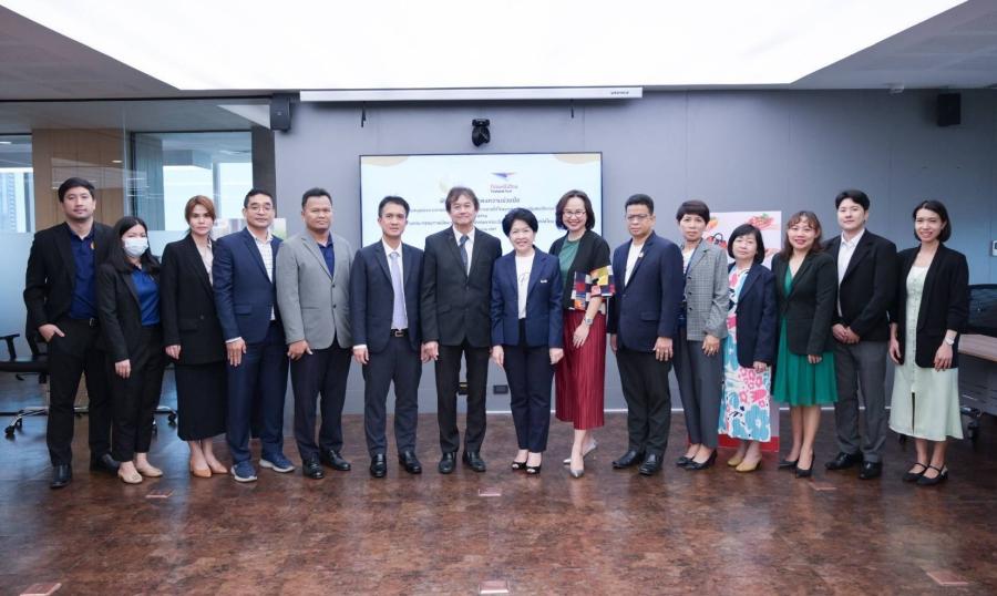 “ไปรษณีย์ไทย – อีอีซี” ร่วมปั้นแบรนด์ “EEC Select” ส่งตรงผลิตภัณฑ์ชุมชนต้นแบบ ถึงผู้บริโภค พร้อมลุยใช้แพลตฟอร์ม ThailandPostMart เสริมแกร่งโอกาสพัฒนาอาชีพ สร้างรายได้แก่ชุมชนอย่างยั่งยืน “ไปรษณีย์ไทย – อีอีซี” ร่วมปั้นแบรนด์ “EEC Select” ส่งตรงผลิตภัณฑ์ชุมชนต้นแบบ ถึงผู้บริโภค พร้อมลุยใช้แพลตฟอร์ม ThailandPostMart เสริมแกร่งโอกาสพัฒนาอาชีพ สร้างรายได้แก่ชุมชนอย่างยั่งยืน