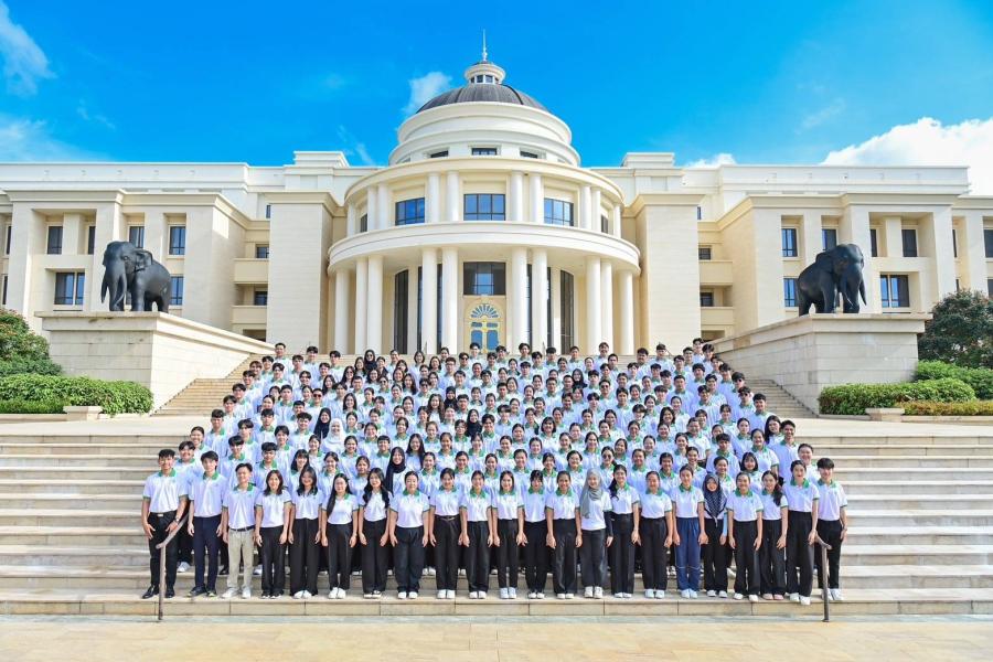 เดินหน้ารับสมัครทุนซีพีปีที่ 46 : พลิกฟื้นการศึกษา “สร้างคนดี พัฒนาคนเก่ง” สู่สังคมแห่งความเสมอภาค... เดินหน้ารับสมัครทุนซีพีปีที่ 46 : พลิกฟื้นการศึกษา “สร้างคนดี พัฒนาคนเก่ง” สู่สังคมแห่งความเสมอภาค...