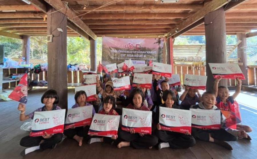 “BEST Express” ร่วมกับค่ายอาสาพัฒนาชนบท มหาวิทยาลัยธรรมศาสตร์ สนับสนุนรถขนส่ง และอุปกรณ์การเรียนให้กับ ร.ร.โพซอ จ.แม่ฮ่องสอน   