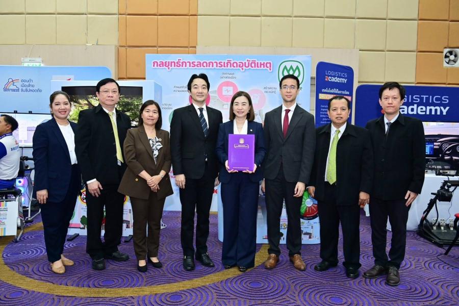 เครือซีพี พร้อมหน่วยงานภาครัฐและเอกชน 17 องค์กร ร่วมผนึกกำลัง กระทรวงแรงงาน ขับเคลื่อนสร้างวัฒนธรรมความปลอดภัย ยกระดับความปลอดภัยในสถานประกอบการ เครือซีพี พร้อมหน่วยงานภาครัฐและเอกชน 17 องค์กร ร่วมผนึกกำลัง กระทรวงแรงงาน ขับเคลื่อนสร้างวัฒนธรรมความปลอดภัย ยกระดับความปลอดภัยในสถานประกอบการ