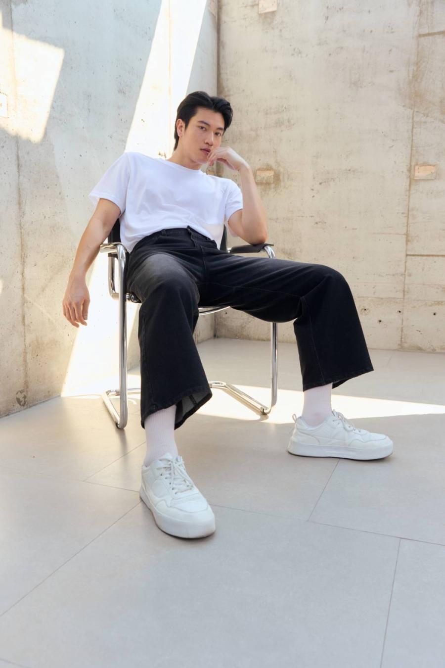 “ยืดเปล่า” เสิร์ฟ “Total Look” ครบเซ็ตสุดคุ้มหัวจรดเท้าแบงค์พันมีทอน เสื้อยืดตัวละ 100 ในตำนาน + กางเกงยีนส์ยืด + ถุงเท้ายืด “ยืดเปล่า” เสิร์ฟ “Total Look” ครบเซ็ตสุดคุ้มหัวจรดเท้าแบงค์พันมีทอน เสื้อยืดตัวละ 100 ในตำนาน + กางเกงยีนส์ยืด + ถุงเท้ายืด