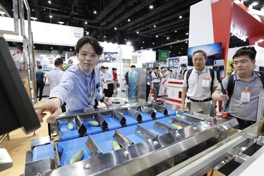 สินค้าอาหารไทย พุ่งเป้าสู่อุตสาหกรรมอาหารแห่งอนาคต อินฟอร์มา เผยกุญแจสำคัญ ต้องใช้นวัตกรรม-เทคโนโลยีพัฒนาสินค้าอาหาร สร้างมูลค่าส่งออกเพิ่มถึง 20-30% เผยข่าวดี ProPak Asia 2025 จับมือบริษัทชั้นนำด้านเทคโนโลยีอาหารแห่งอนาคตทั่วโลกร่วมโชว์ สินค้าอาหารไทย พุ่งเป้าสู่อุตสาหกรรมอาหารแห่งอนาคต อินฟอร์มา เผยกุญแจสำคัญ ต้องใช้นวัตกรรม-เทคโนโลยีพัฒนาสินค้าอาหาร สร้างมูลค่าส่งออกเพิ่มถึง 20-30% เผยข่าวดี ProPak Asia 2025 จับมือบริษัทชั้นนำด้านเทคโนโลยีอาหารแห่งอนาคตทั่วโลกร่วมโชว์