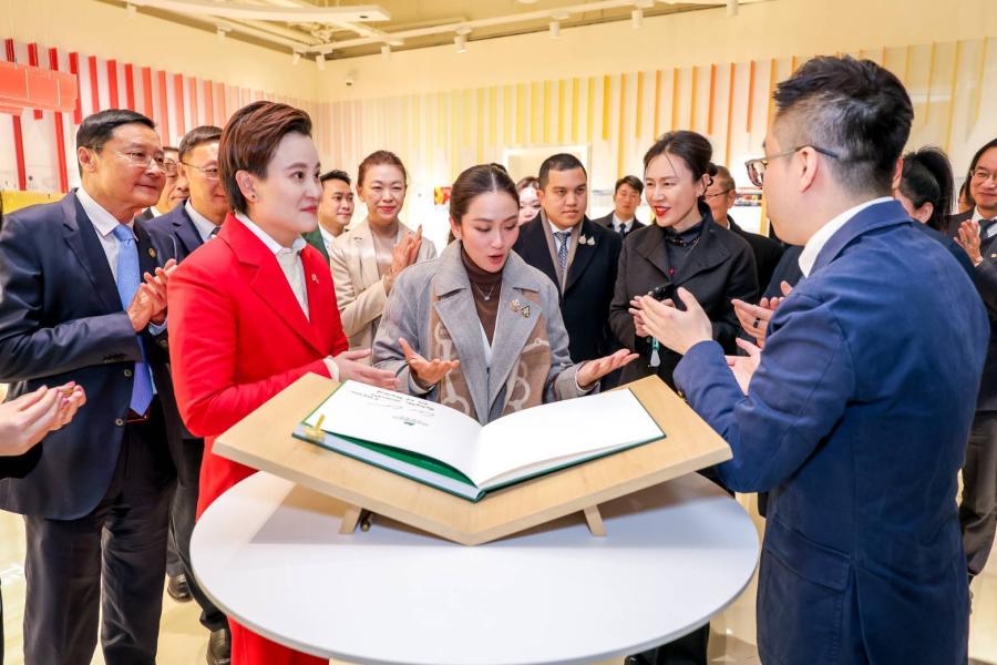 นายกฯ เยือน “เรนวูด กรุ๊ป” ในโอกาสเชื่อมสัมพันธ์ไทย-จีน 50 ปี