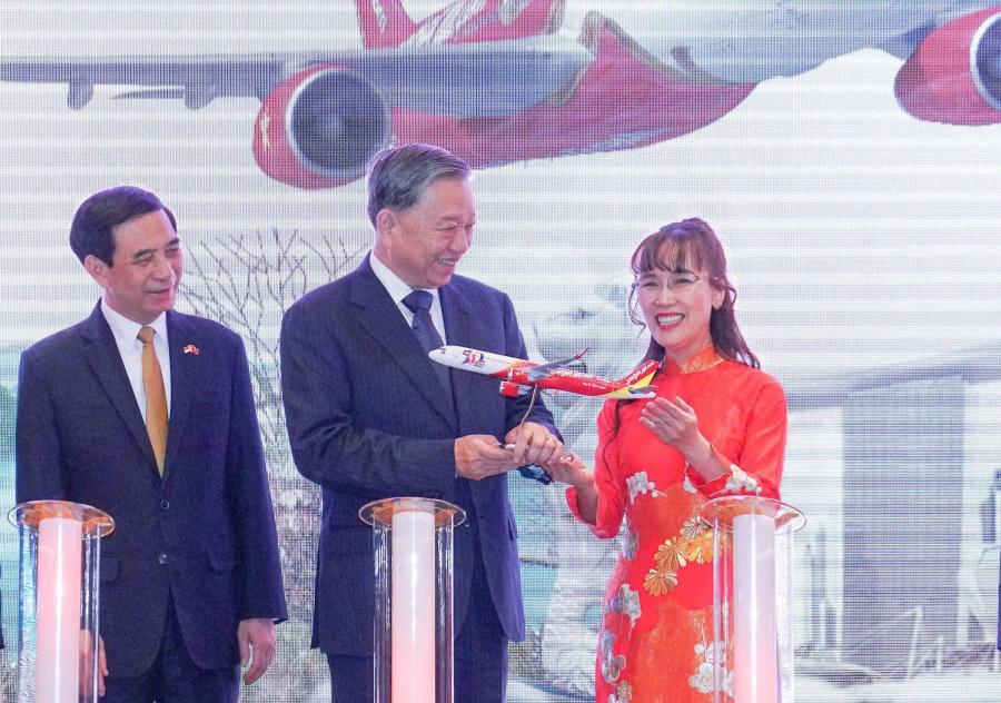 เวียตเจ็ทประกาศเปิดเส้นทางบินใหม่ ฟู้โก๊วก – สิงคโปร์ พร้อมลงนามข้อตกลงจัดหาเงินทุน 300 ล้านดอลลาร์สหรัฐ เวียตเจ็ทประกาศเปิดเส้นทางบินใหม่ ฟู้โก๊วก – สิงคโปร์ พร้อมลงนามข้อตกลงจัดหาเงินทุน 300 ล้านดอลลาร์สหรัฐ