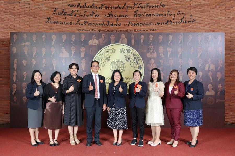 ม.ธรรมศาสตร์ มอบรางวัลเชิดชูเกียรติบุคลากร 7 สาขา ตอกย้ำความก้าวหน้าทางวิชาการ ม.ธรรมศาสตร์ มอบรางวัลเชิดชูเกียรติบุคลากร 7 สาขา ตอกย้ำความก้าวหน้าทางวิชาการ