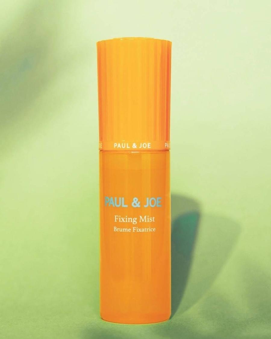 PAUL & JOE FIXING MIST สเปรย์เซ็ตเมคอัพเติมผิวฉ่ำหน้าโกลว์ สวยสดใสตลอดวัน