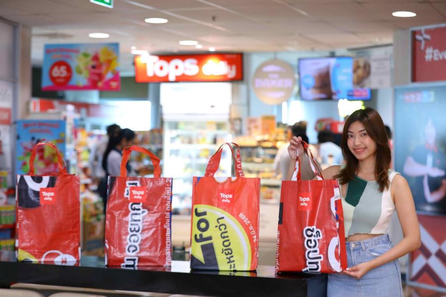 ท็อปส์ ในเครือเซ็นทรัล รีเทล ส่งแคมเปญ “Pretty Ugly Bag” กระเป๋าไม่สวยแต่ช่วยโลกได้ อัปไซเคิลป้ายไวนิลเก่าสู่กระเป๋าช้อปปิ้งที่ดีต่อใจ-ดีต่อโลก พร้อมสิทธิ์เปลี่ยนใบใหม่ฟรีตลอดชีวิต ท็อปส์ ในเครือเซ็นทรัล รีเทล ส่งแคมเปญ “Pretty Ugly Bag” กระเป๋าไม่สวยแต่ช่วยโลกได้ อัปไซเคิลป้ายไวนิลเก่าสู่กระเป๋าช้อปปิ้งที่ดีต่อใจ-ดีต่อโลก พร้อมสิทธิ์เปลี่ยนใบใหม่ฟรีตลอดชีวิต