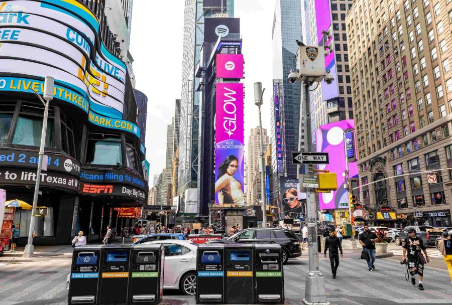 ALIE BLACKCOBRA เฉิดฉายในฐานะ Spotify GLOW Thailand Ambassador 2025 ที่ New York Time Square