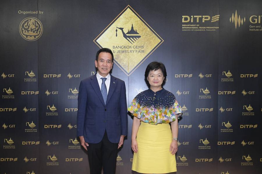 “พาณิชย์” สุดปลื้ม “บางกอกเจมส์” ครั้งที่ 72 สำเร็จทะลุเป้า สร้างสถิติใหม่ ปลุกเงินสะพัดราว 4700 ล้านบาท “พาณิชย์” สุดปลื้ม “บางกอกเจมส์” ครั้งที่ 72 สำเร็จทะลุเป้า สร้างสถิติใหม่ ปลุกเงินสะพัดราว 4700 ล้านบาท