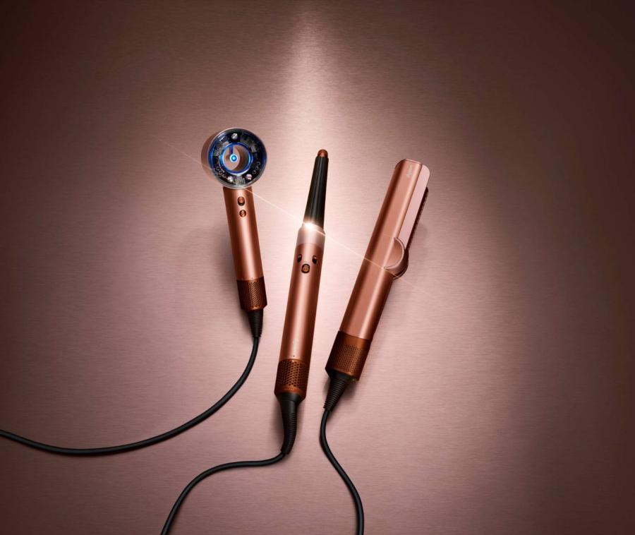 Dyson สีใหม่ Amber Silk ผสาน 3 สี เบอร์กันดี ทองแดง และชมพูแชมเปญ มาในสัมผัสเมทัลลิคเรียบหรู พร้อมเป็นของขวัญช่วงเทศกาลปลายปีนี้ Dyson สีใหม่ Amber Silk ผสาน 3 สี เบอร์กันดี ทองแดง และชมพูแชมเปญ มาในสัมผัสเมทัลลิคเรียบหรู พร้อมเป็นของขวัญช่วงเทศกาลปลายปีนี้